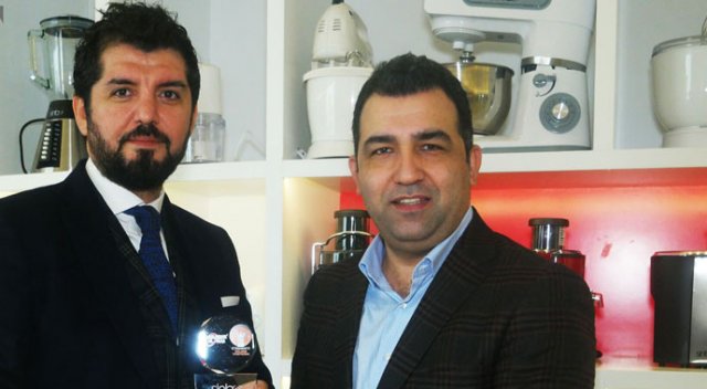 Kazasız Kul Olmaz tiyatro oyunu yılın en duyarlı firması ödülünü verdi