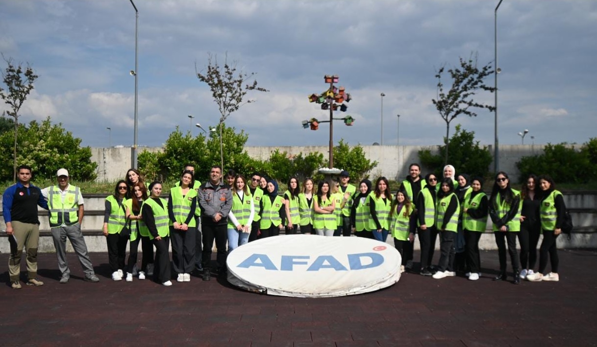 Yeni Yüzyıl Üniversitesi Afet Simülasyon Eğitimi